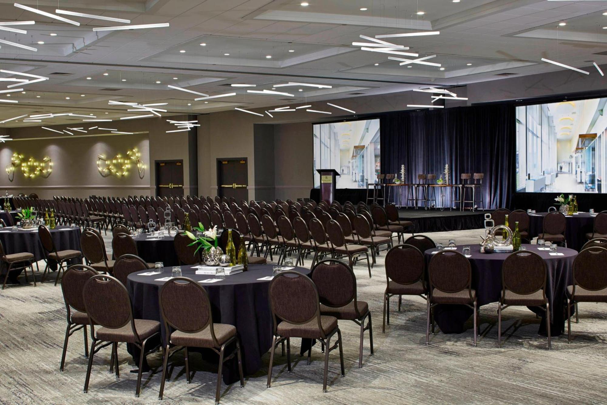 Renaissance St. Louis Airport Hotel Berkeley Экстерьер фото