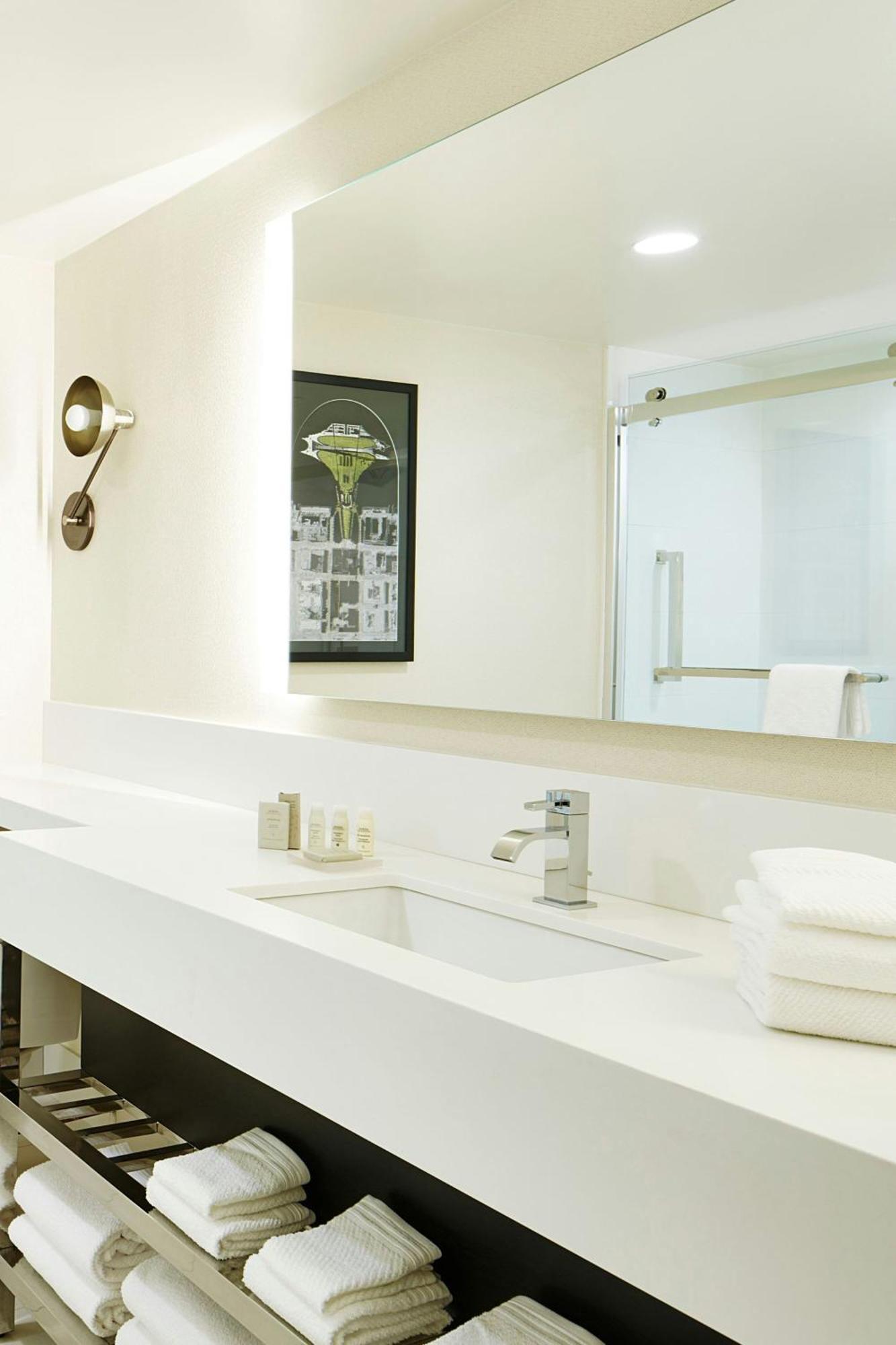 Renaissance St. Louis Airport Hotel Berkeley Экстерьер фото