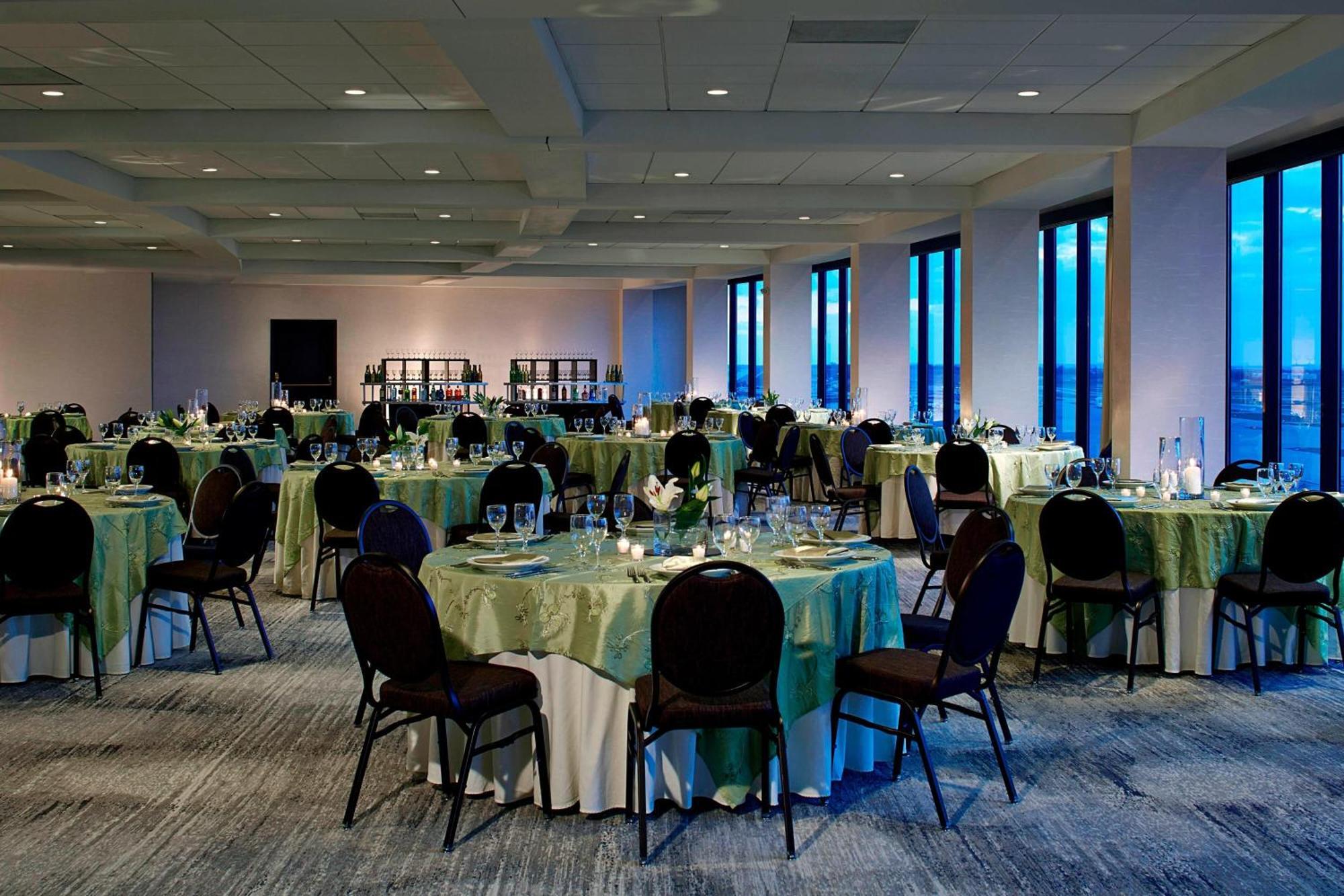Renaissance St. Louis Airport Hotel Berkeley Экстерьер фото