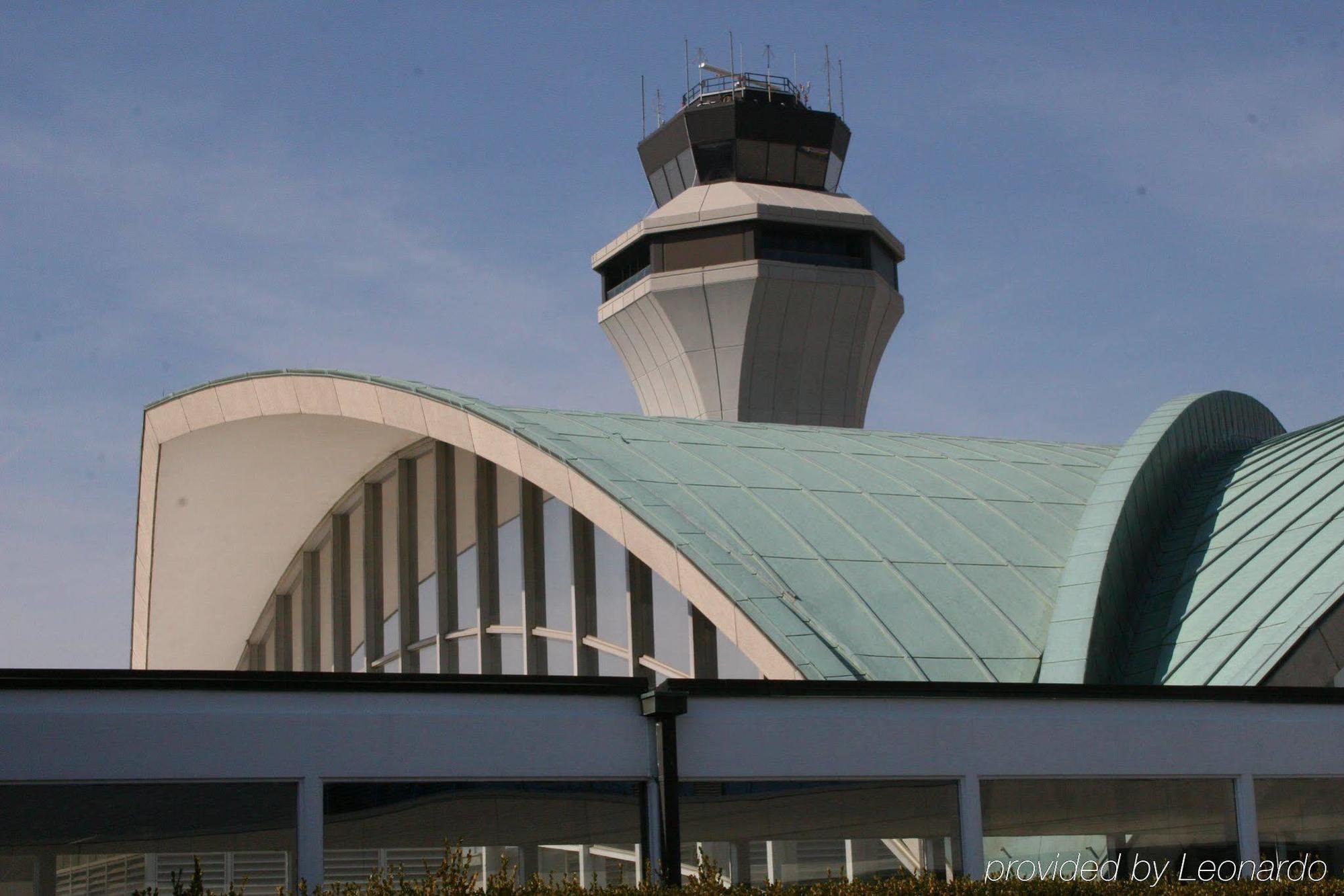 Renaissance St. Louis Airport Hotel Berkeley Экстерьер фото
