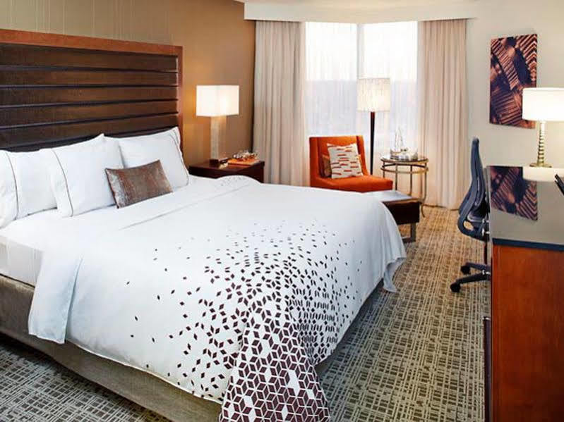Renaissance St. Louis Airport Hotel Berkeley Экстерьер фото