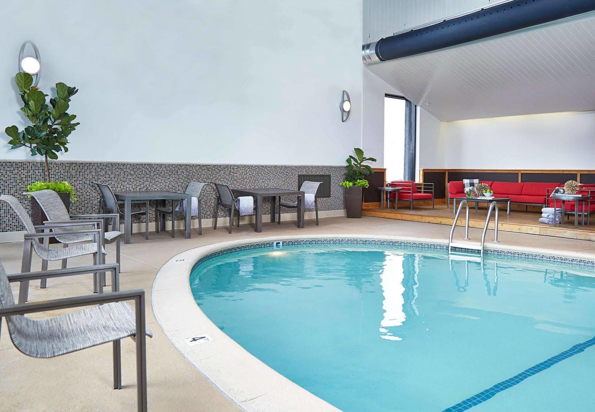Renaissance St. Louis Airport Hotel Berkeley Экстерьер фото