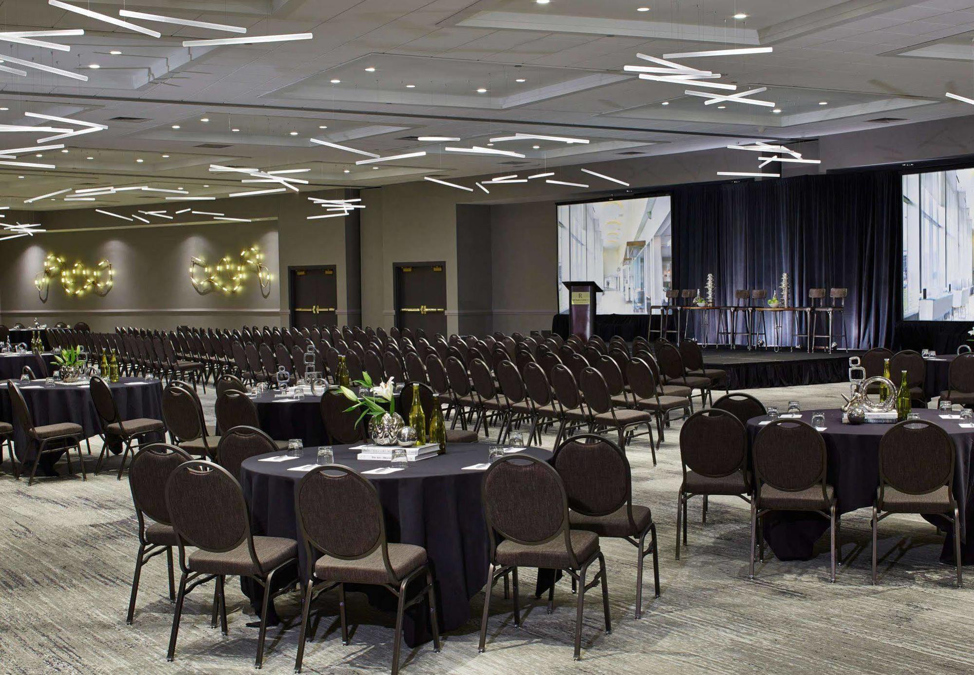 Renaissance St. Louis Airport Hotel Berkeley Экстерьер фото
